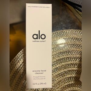 Alo yoga enzyme facial